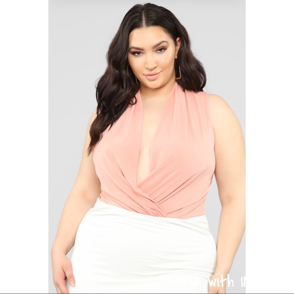 💥 HOST PICK | NEW Dusty Pink Surplice Bodysuit - Picture 2 of 8